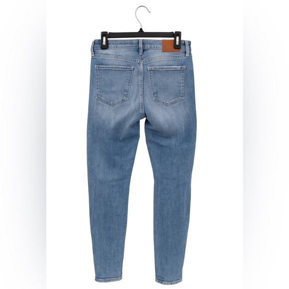 Lucky Brand Women’s Low Rise Crop Lolita Jeans
Size 4 / 27” Stretch Waist - Picture 2 of 2